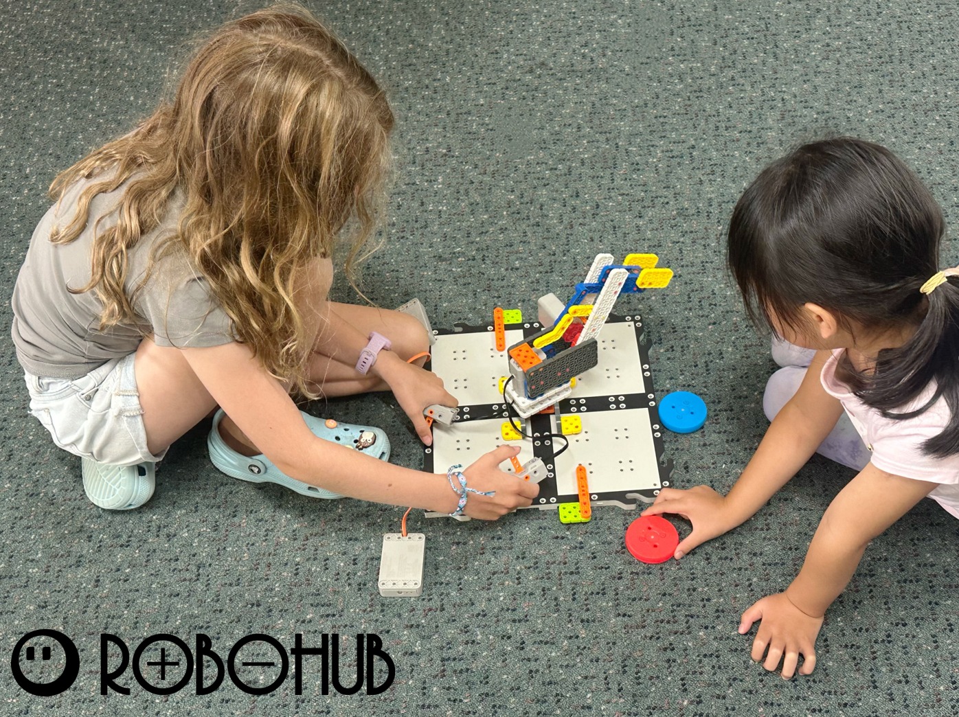 Kids building VEX Go robots